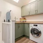 4 Bed In Oc-96392 Whitby