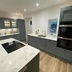 4 Bed In Oc-96392 Nyaraló Whitby