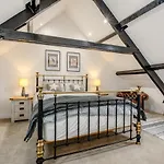 4 Bed In Oc-96392 Whitby