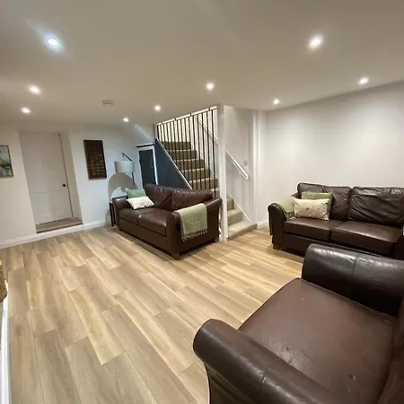 4 Bed In Oc-96392 Whitby