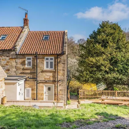 4 Bed In Oc-96392 * Whitby