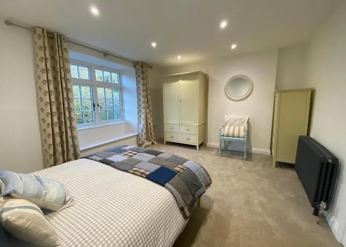 4 Bed In Oc-96392 * Whitby