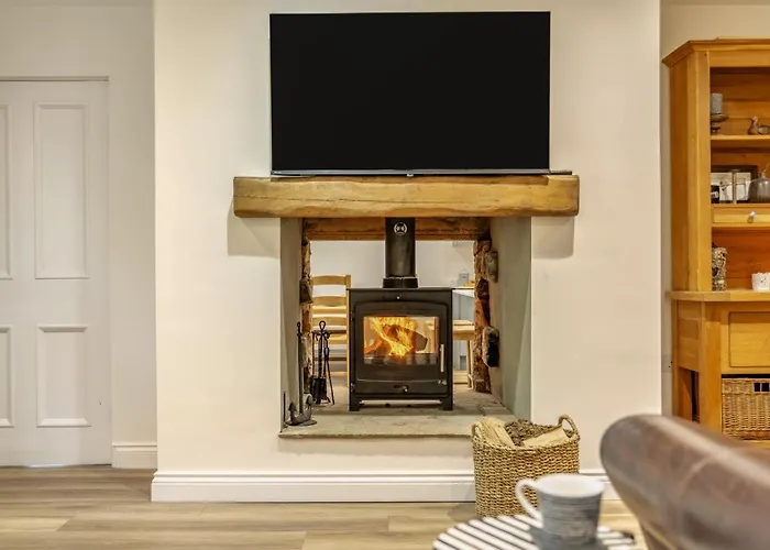 4 Bed In Oc-96392 Whitby