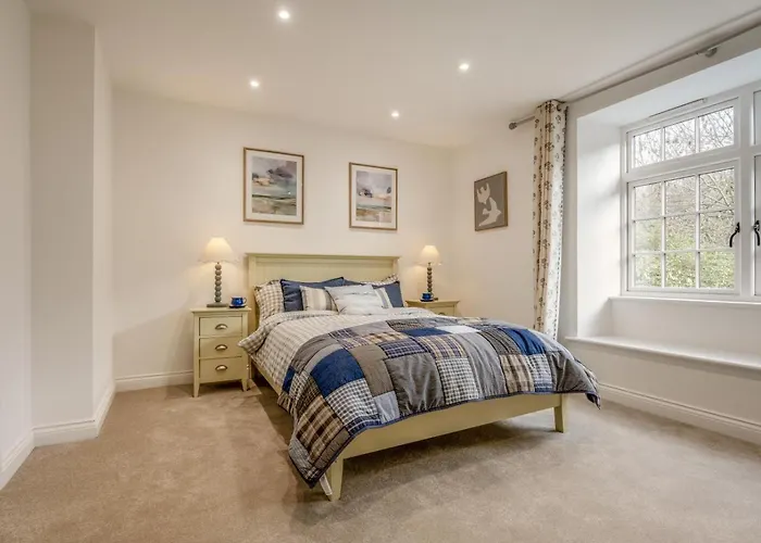 4 Bed In Oc-96392 * Whitby