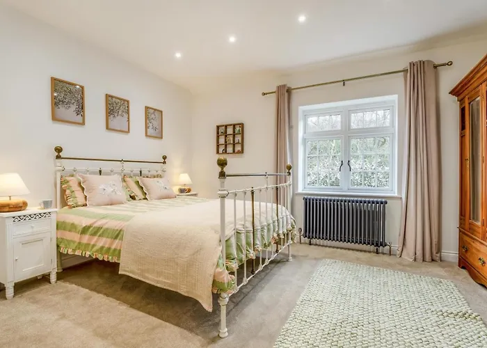 4 Bed In Oc-96392 Whitby