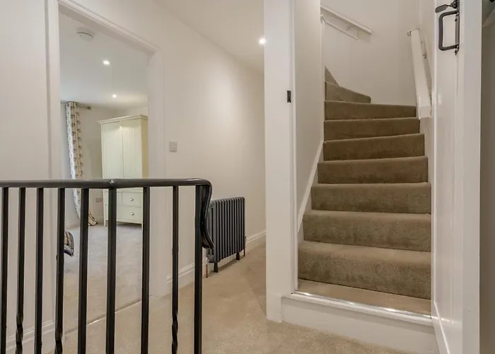 4 Bed In Oc-96392 * Whitby