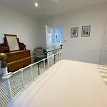 Holiday home 4 Bed In Oc-96392 *